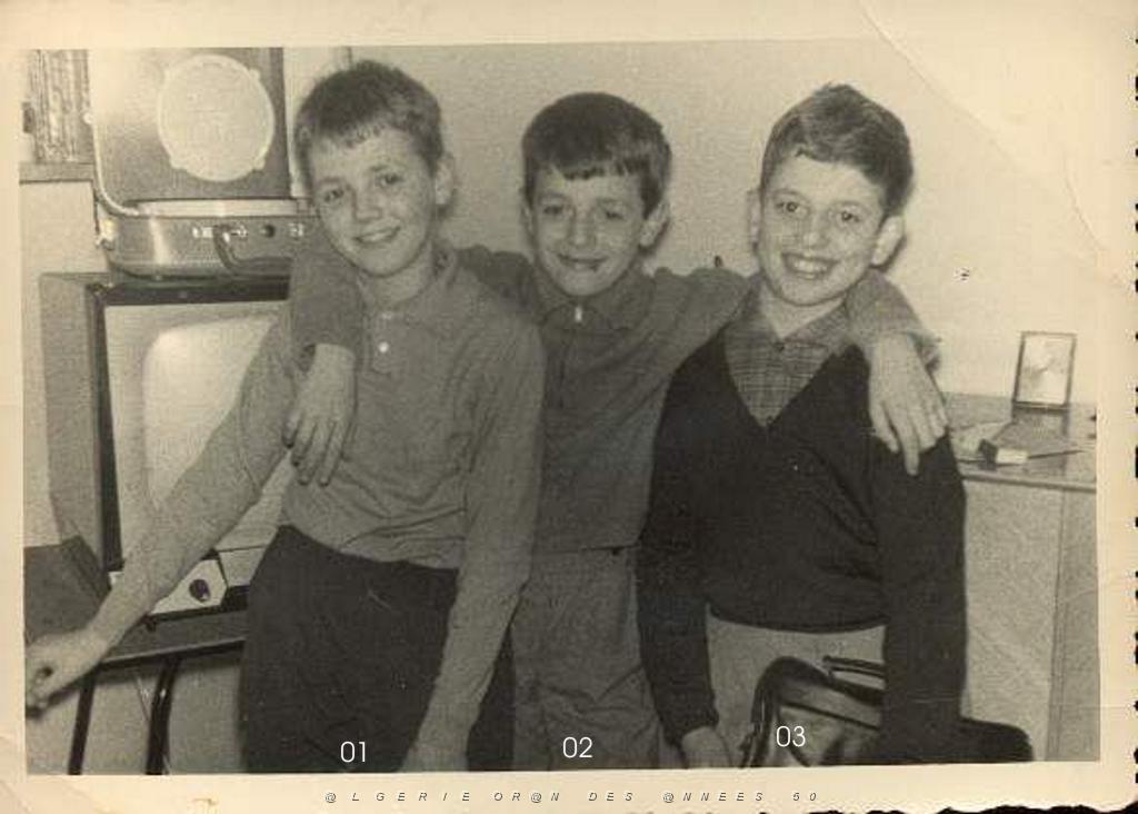 AVEC BERNARD DELUOL LE FILS DE  L ECOLE LAMORICIERE FILLES.JPG